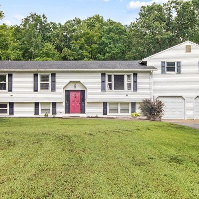 99 Pires Dr, Oakdale, CT 06370