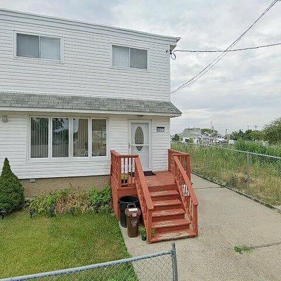 9971 1 St St, Howard Beach, NY 11414