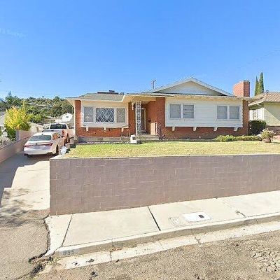 955 La Vuelta Pl, Santa Paula, CA 93060