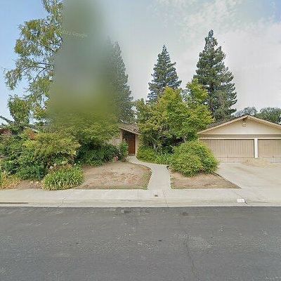 96 Burgan Ave, Clovis, CA 93611