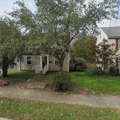 96 Harkness Ave, Springfield, MA 01118