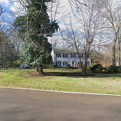 96 Huff Ter, Upper Saddle River, NJ 07458