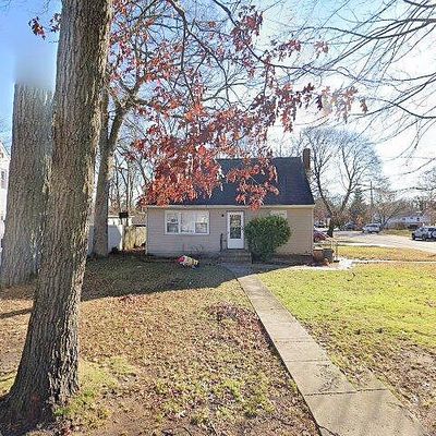 96 Main Ave, Wheatley Heights, NY 11798