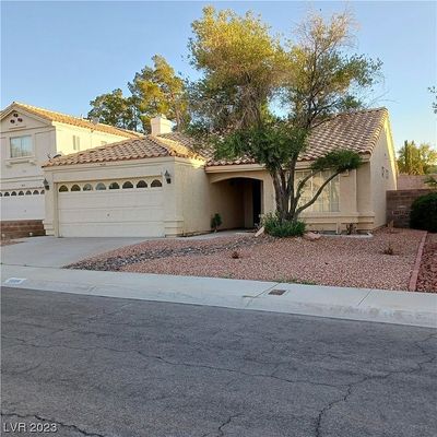 9608 Lazy River Dr, Las Vegas, NV 89117