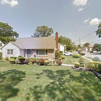 97 Dietz St, Hempstead, NY 11550