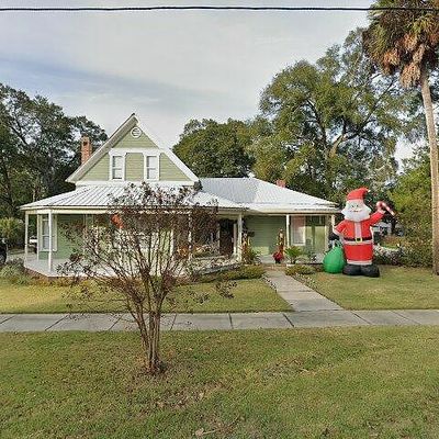 97 Live Oak Ave E, Defuniak Springs, FL 32435