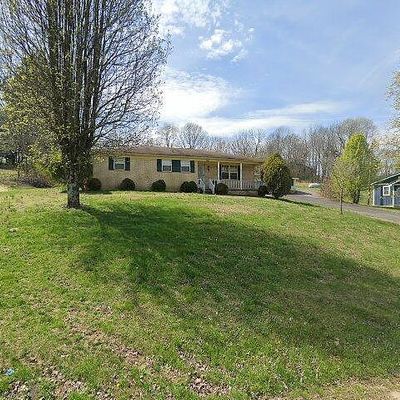 970 Howell Rd, Westmoreland, TN 37186