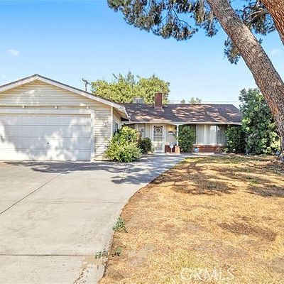 9719 Grace St, Bloomington, CA 92316