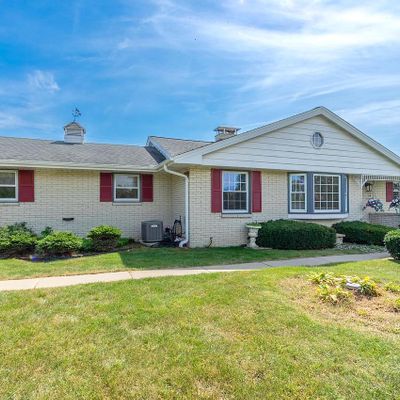 S68 W12635 Bristlecone Ln, Muskego, WI 53150