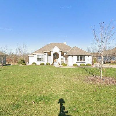 N37 W22910 Wyndemere Dr, Pewaukee, WI 53072