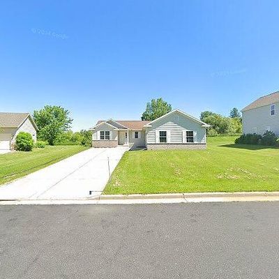 N8020 Woodland Ct, Ixonia, WI 53036