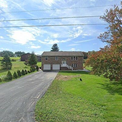 104 Lindsay Ln, Butler, PA 16002