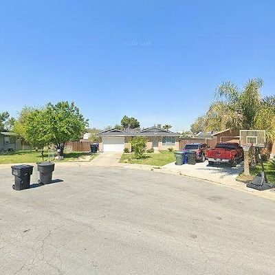 1040 W Anacapa Cir, Hanford, CA 93230