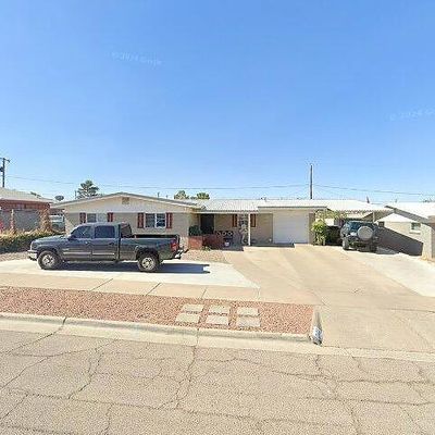 10400 Chinaberry Dr, El Paso, TX 79925