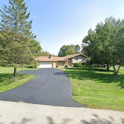 W152 N7064 Westwood Dr, Menomonee Falls, WI 53051