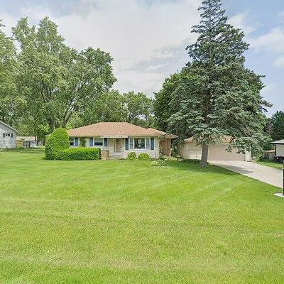 W156 Belleview Ave, Oconomowoc, WI 53066