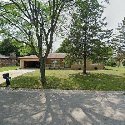 W166 N10507 Surrey Dr, Germantown, WI 53022