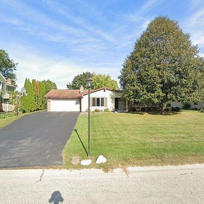 W222 N2310 Glenwood Ln, Waukesha, WI 53186