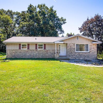 W263 Hillendale Dr, Oconomowoc, WI 53066