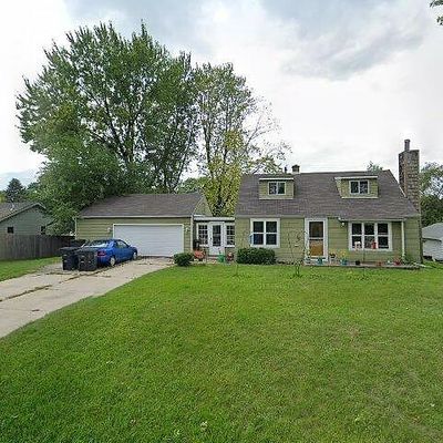 W271 N2611 Pear Tree Ln, Pewaukee, WI 53072