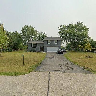 W330 S8174 Country Ln, Mukwonago, WI 53149