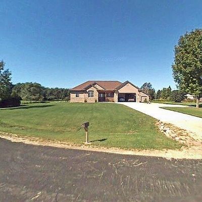 W4245 Jung Rd, Saukville, WI 53080