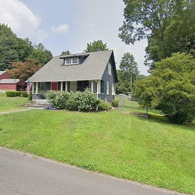 1 Schoolhouse Hill Rd, Newtown, CT 06470