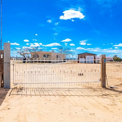 10 Meadow Lake Court, Los Lunas, NM 87031