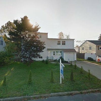 1008 N Richmond Ave, Lindenhurst, NY 11757