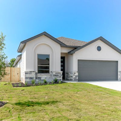 1177 Magnolia St, Seguin, TX 78155