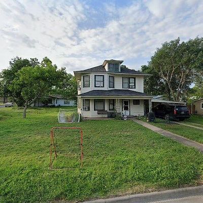 1203 E 3 Rd St, Hallettsville, TX 77964