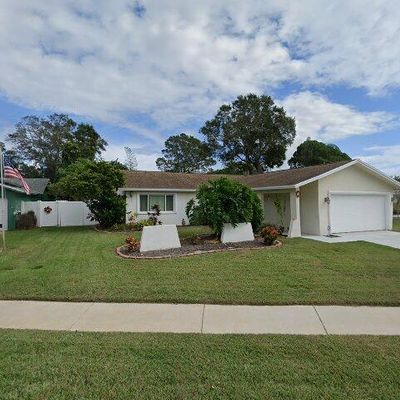 12136 Kay Dr, Seminole, FL 33772