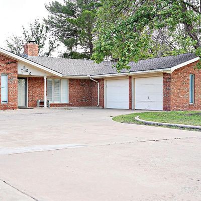 122 Parkwood Ln, Levelland, TX 79336