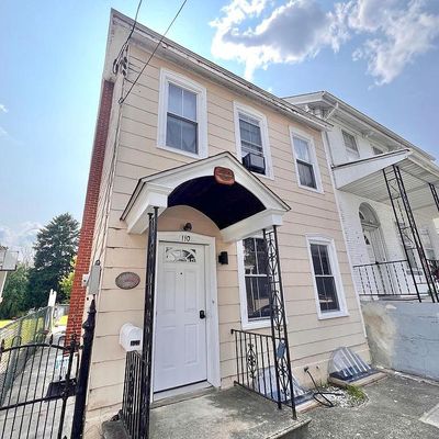 110 Front St, Catasauqua, PA 18032