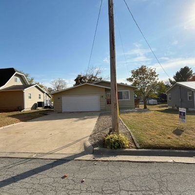 1122 E 3 Rd St, Vinton, IA 52349