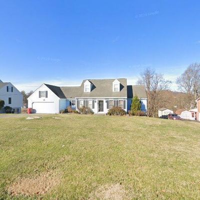 1425 Woodmont Dr, Johnson City, TN 37601