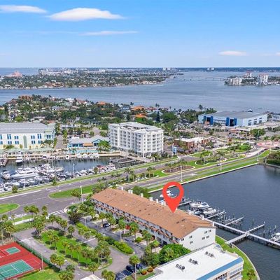 129 Yacht Club Ln, Saint Petersburg, FL 33715