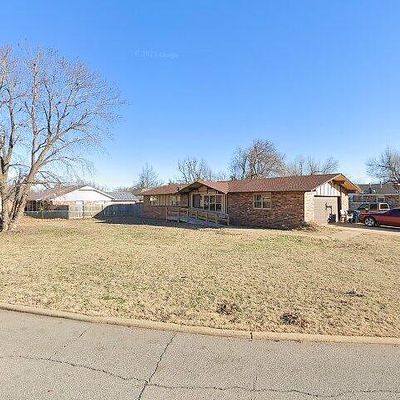 1319 Manchester Dr, Anadarko, OK 73005