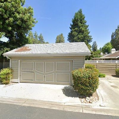 1604 E Castlecrest Ave, Visalia, CA 93292