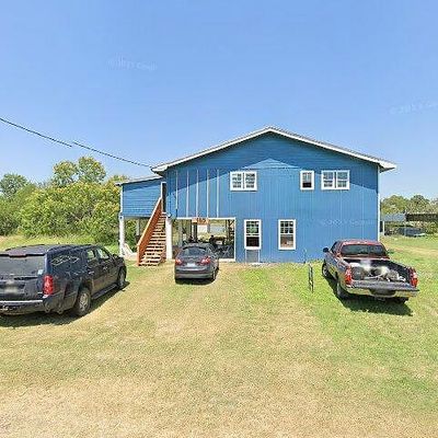 165 Buckeye Knoll Rd, George West, TX 78350