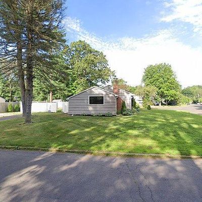 170 Riverside Dr, Hamden, CT 06518