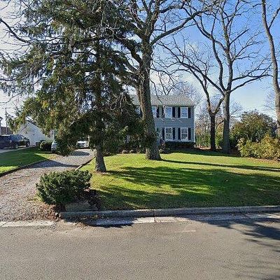 15 Obre Pl, Shrewsbury, NJ 07702