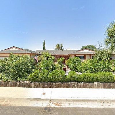 1878 Cougar Ln, Clovis, CA 93611