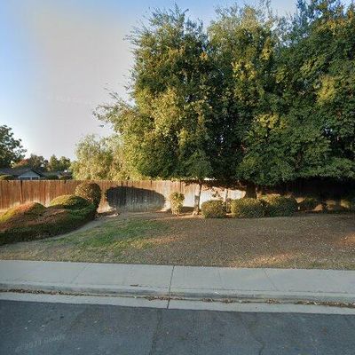 1912 E Vassar Dr, Visalia, CA 93292