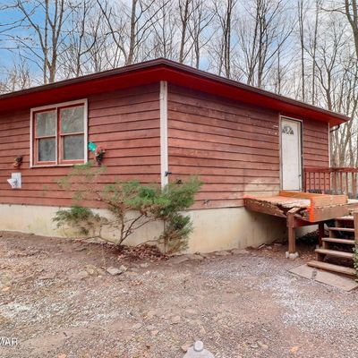 192 Wyalusing Dr, Pocono Lake, PA 18347