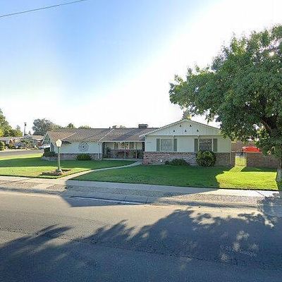 1726 N Oaks St, Tulare, CA 93274