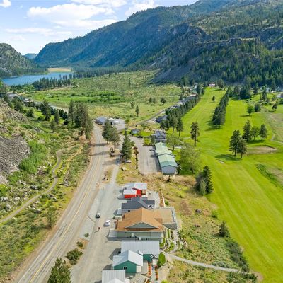 18 Frontage Rd, Pateros, WA 98846