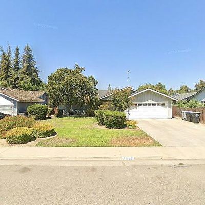 1812 W Wren Dr, Visalia, CA 93291