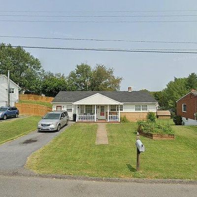 216 Surrey Rd, Staunton, VA 24401