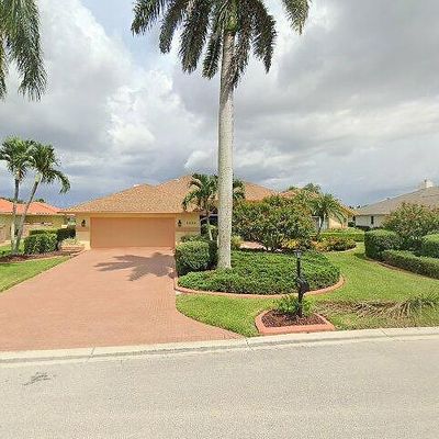 2290 Queens Way, Naples, FL 34112